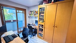 Image 16 - 881386