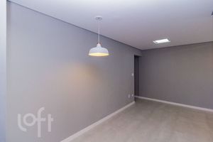 Image 5 - 881404