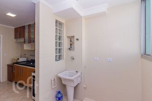 Image 28 - 881404