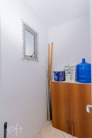 Image 32 - 881404
