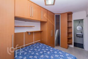 Image 18 - 881404