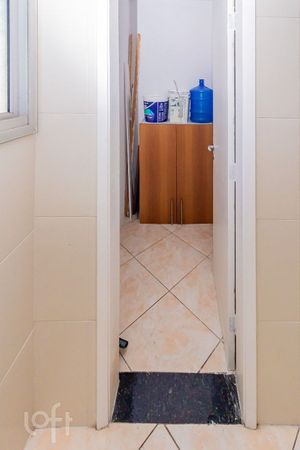 Image 31 - 881404