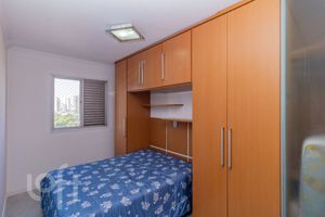 Image 17 - 881404