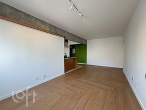 Image 7 - 881405