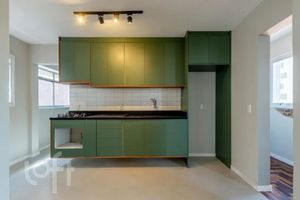 Image 5 - 881412
