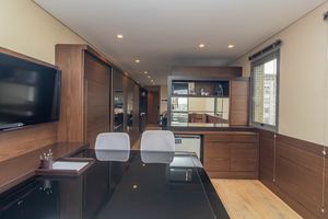 Image 9 - 881417