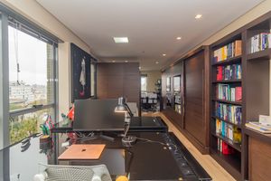 Image 10 - 881417