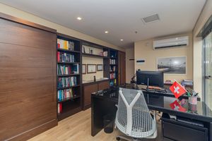 Image 11 - 881417