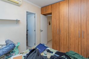 Image 12 - 881432