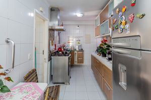 Image 21 - 881432