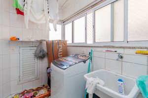 Image 23 - 881432