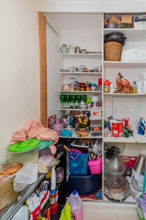Image 24 - 881432
