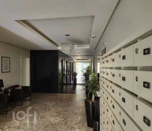 Image 20 - 881437