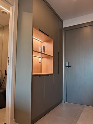Image 17 - 881441