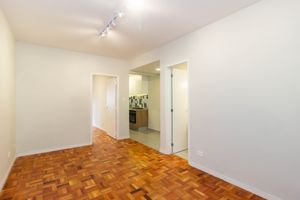 Image 3 - 881446