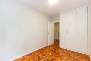 Image 8 - 881446