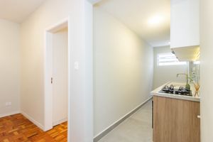 Image 12 - 881446