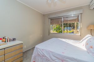 Image 19 - 881448