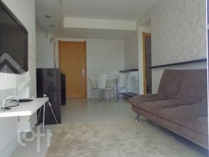 Image 6 - 881452