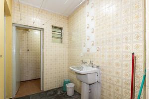 Image 16 - 881456