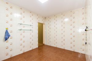 Image 18 - 881456