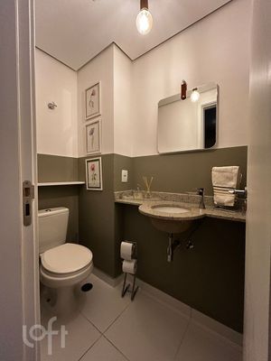 Image 19 - 881458