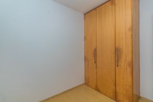Image 7 - 881460