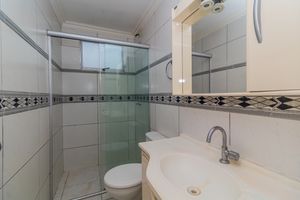 Image 12 - 881460