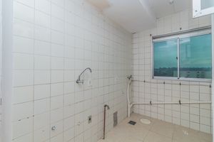 Image 15 - 881460