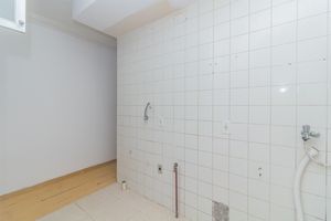 Image 17 - 881460