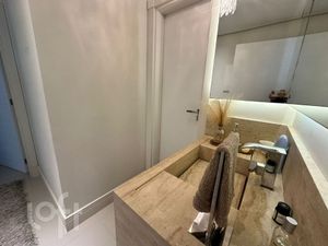 Image 12 - 881467