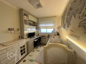 Image 10 - 881467