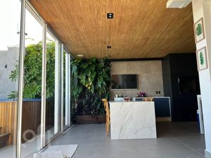 Image 5 - 881472