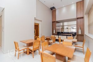 Image 22 - 881474