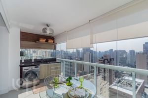 Image 15 - 881474
