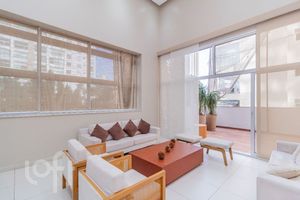 Image 21 - 881474