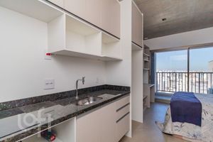 Image 6 - 881475