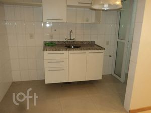 Image 19 - 881477