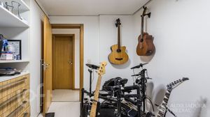 Image 15 - 881477