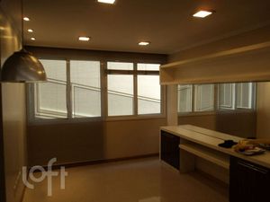 Image 20 - 881477
