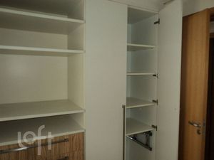 Image 15 - 881477