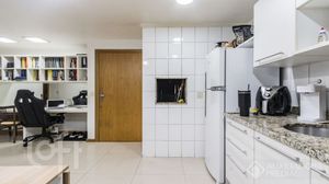 Image 4 - 881477