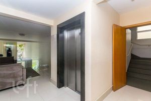 Image 7 - 881477