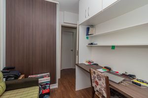 Image 8 - 881478
