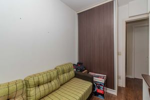 Image 9 - 881478