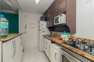 Image 22 - 881478