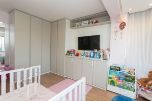 Image 18 - 881480