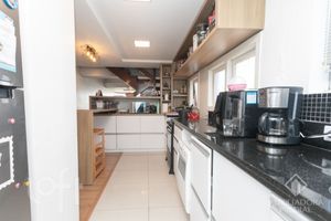 Image 12 - 881480