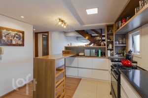 Image 13 - 881480