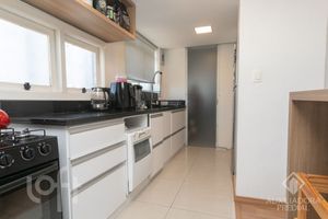 Image 11 - 881480